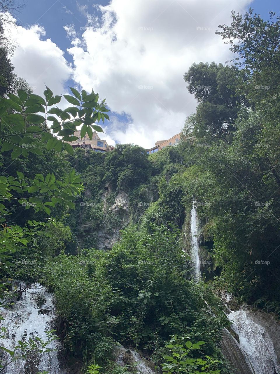 Here we are in Villa Gregoriana, a paraphate descended to the ground, one-on-face with nature you can do nothing but let yourself be lulled by it is to enjoy the experience. 