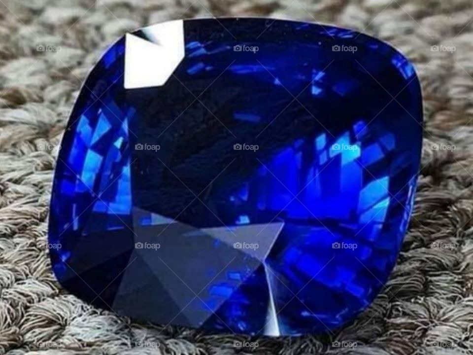 Blue sapphire gem