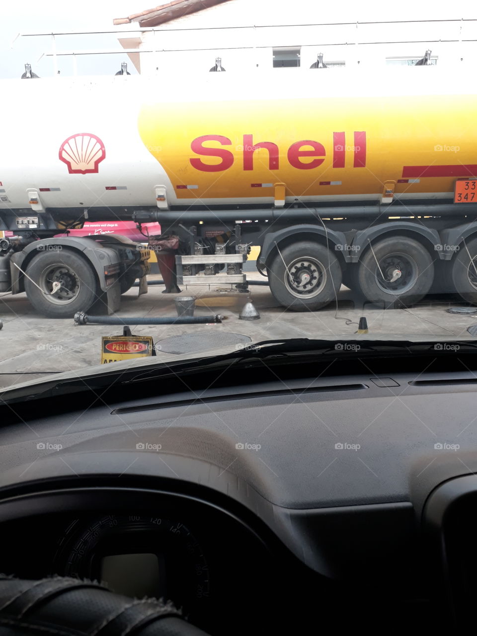 Caminhão tanque de combustível .