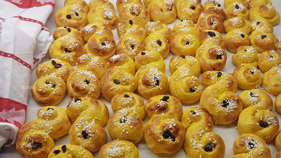 Christmas baking saffron buns - hembakade lussekatter till jul