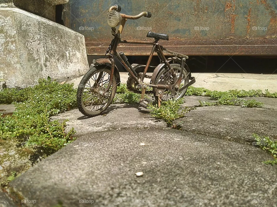 Old bicycle in the morning