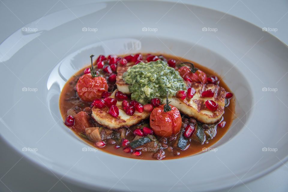 Lentil stew with halloumi 