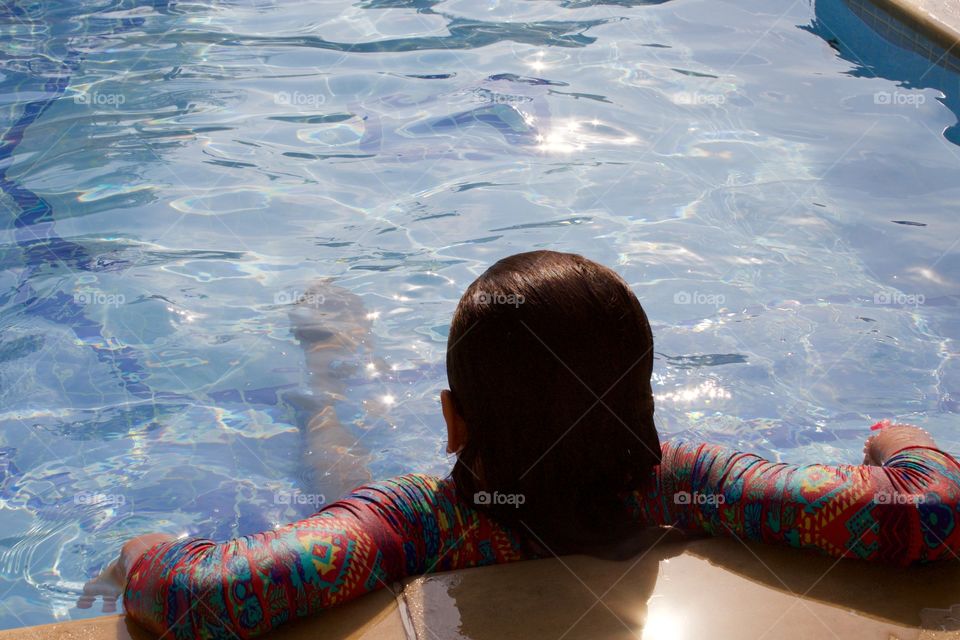 Relax in the pool