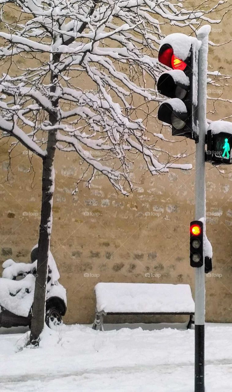 Traffic light snow
