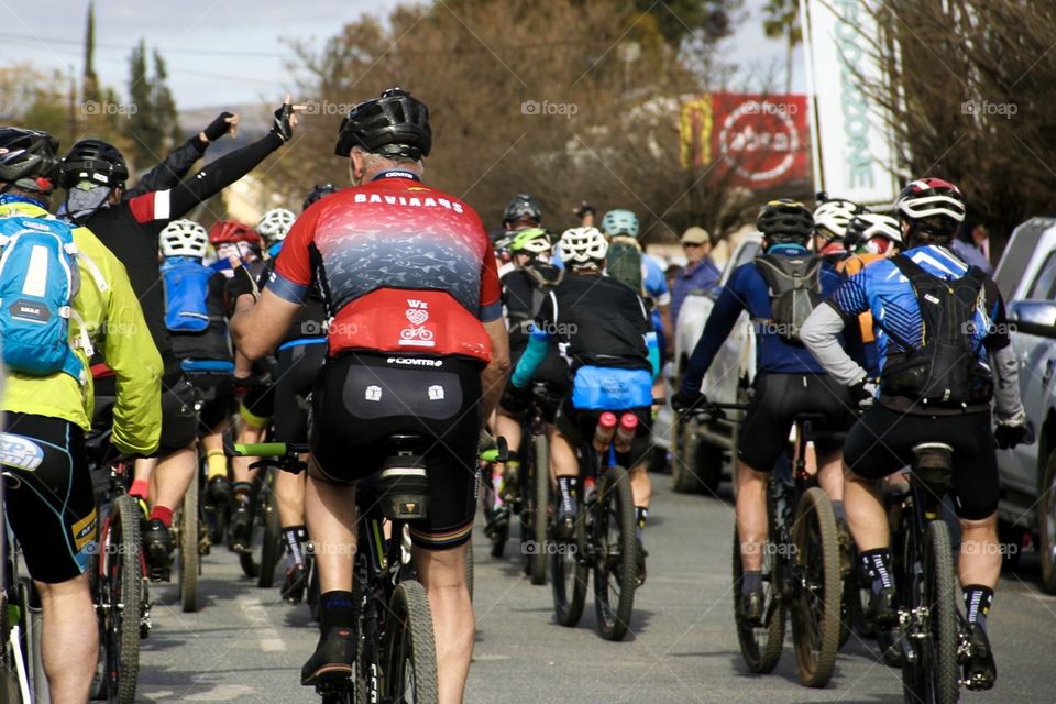 These riders unwittingly formed lines when recently starting the Trans Baviaans 24 hour cycle race