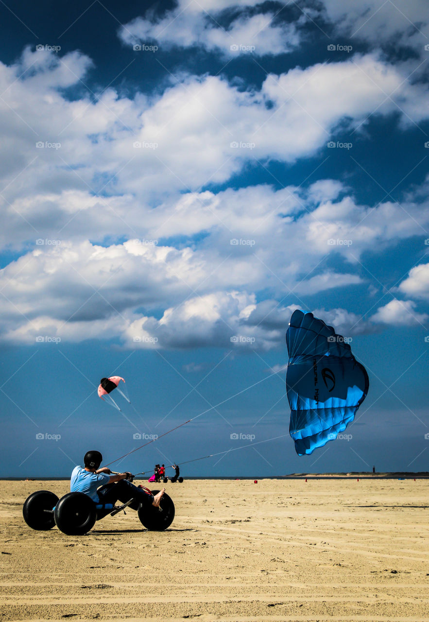 Kitebuggying