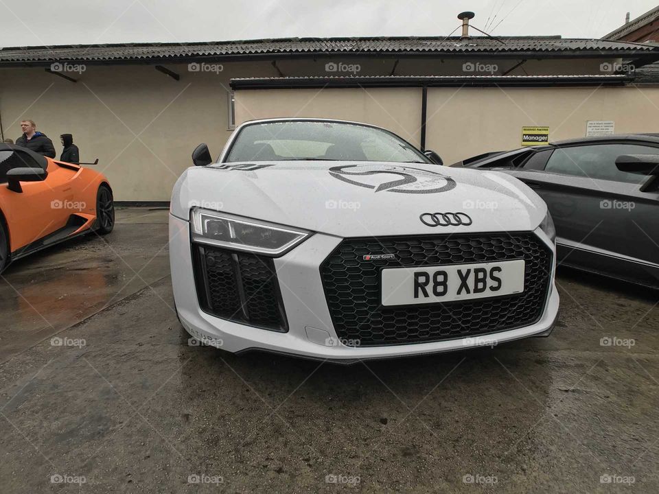 v10 audi