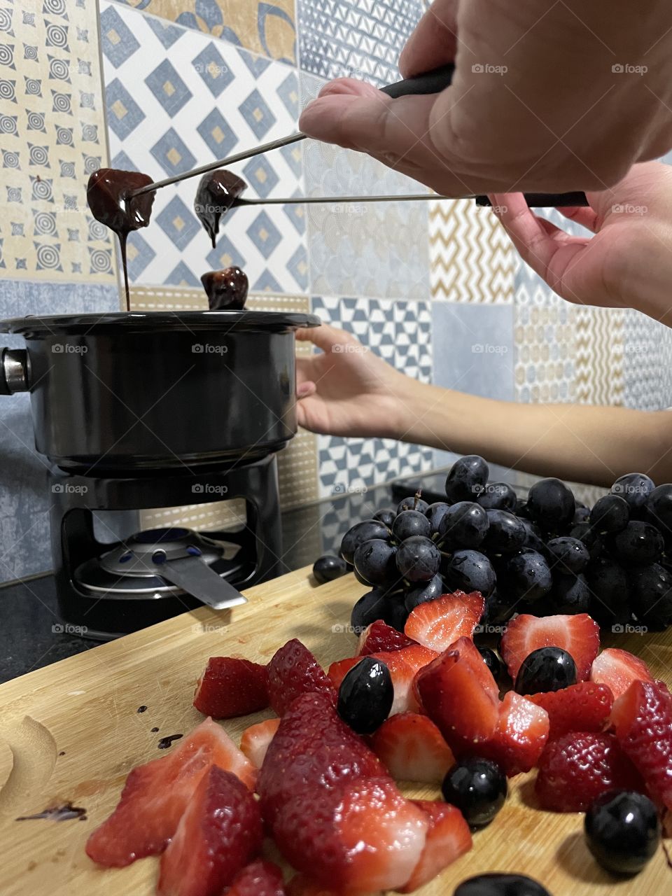 Chocolate fondue with fruit