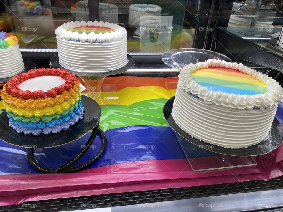 Cake with pride colors 