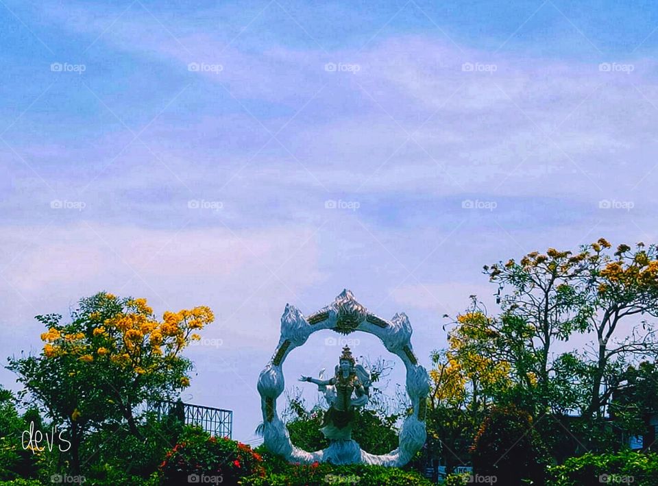 When everything blooming in the city, sky also give a pretty colours 🌻🌞