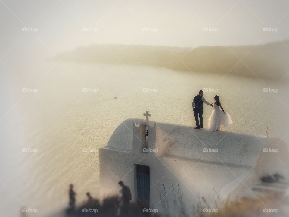 Santorini photo shoot for newlyweds 