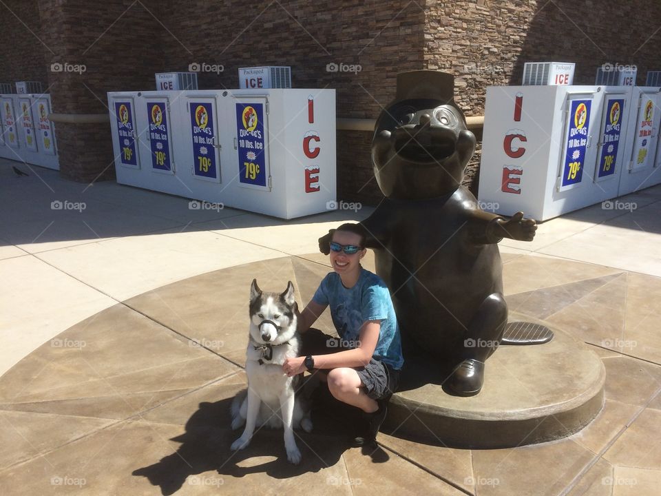 Getting a picture with Buc-ee!