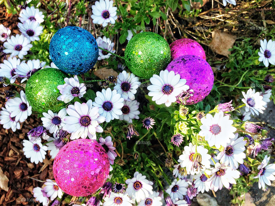 Brilliant sparkly decorations accent bright white and purple daisies