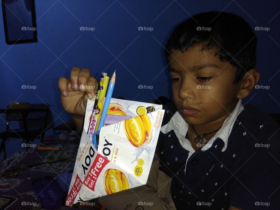 children making to stesnary box