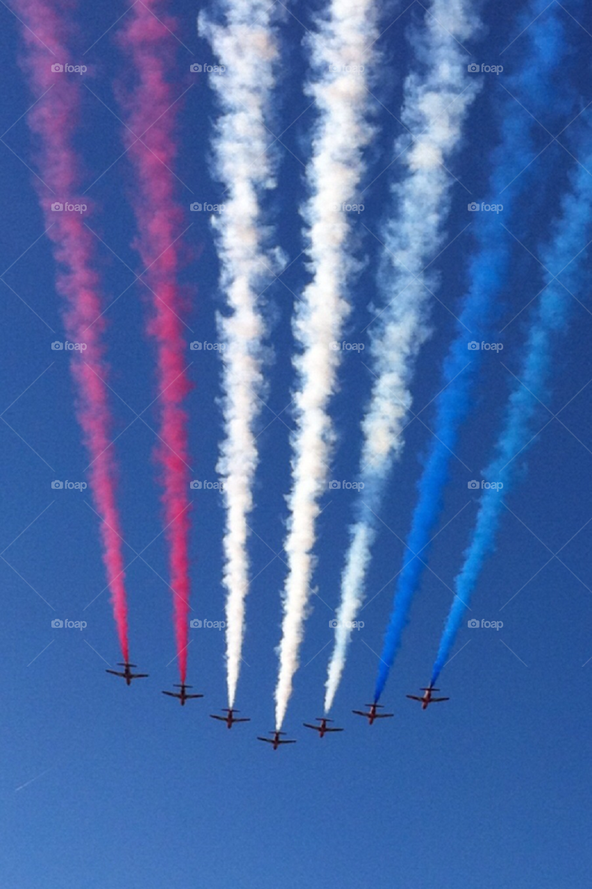 blue sky planes display red arrows by plowleft01
