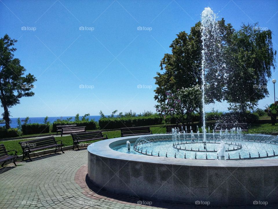 A refreshing fountain helps out in the hot summer laziness