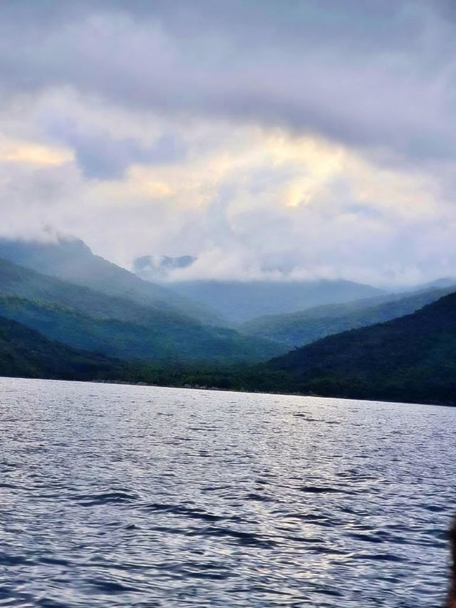horizon fun scenery day exotic waves dusk concept surf family summer vacation vacations trip natural lagoon view luxury turquoise inspiration mood white sunrise coastline sunshine honeymoon seascape sunlight hawaii beauty tranquil coconut seychelles