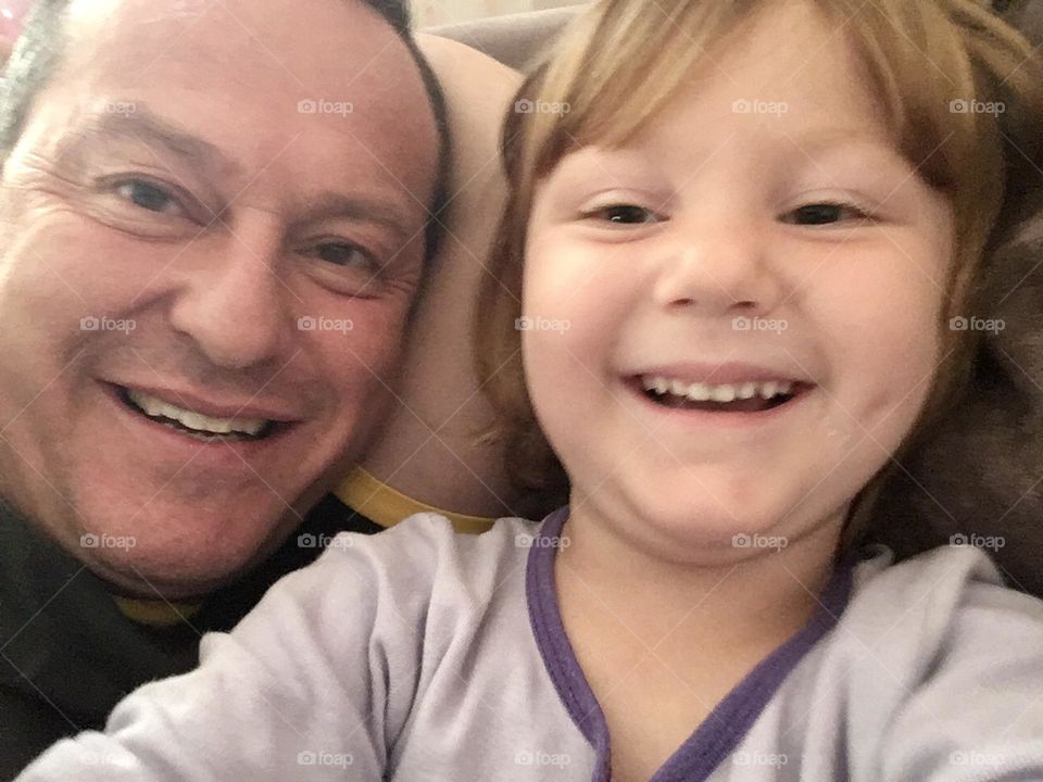 🇺🇸 My daughter Estela is my reason for living!  With your sweet smile, fatherhood is my meaning. / 🇧🇷 Minha filha Estela é a razão do meu viver! Com seu doce sorriso, a paternidade é o meu sentido.