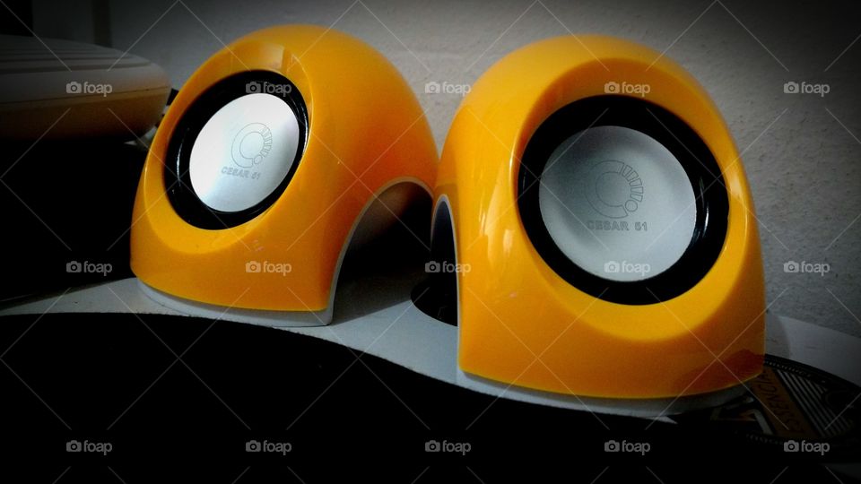 Caixinhas de som. Músicas.