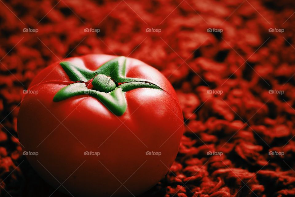 Story in red of a tomato 