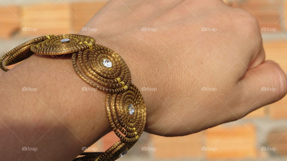 Handmade Bracelet Made of Straw 's tree Buriti. jewelry made of buriti straw a native Brazil tree with rhinestone stones. comcera Canon SX50