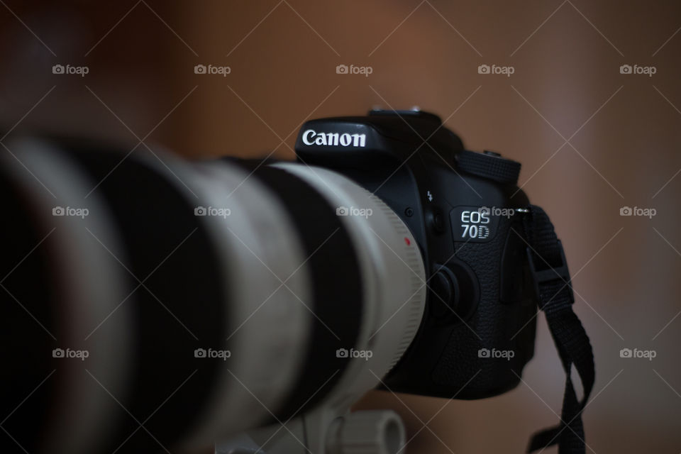 Canon eos 70d dslr camera with telephoto lens