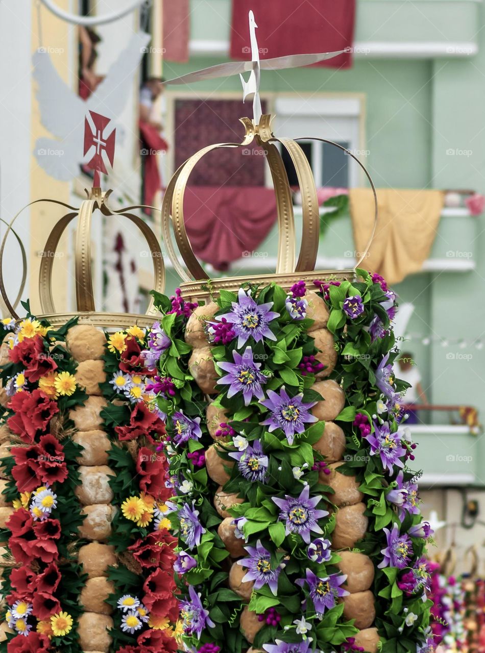 The “trays” held aloft in procession in Tomar at the Festa dos Tabuleiros 