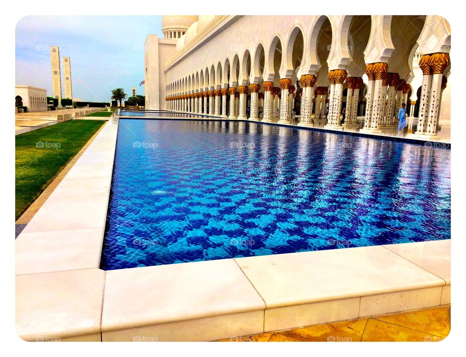 Abu Dhabi Mosque water