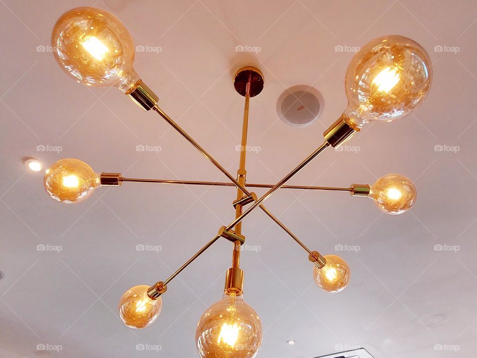 chandelier at tomaple cafe