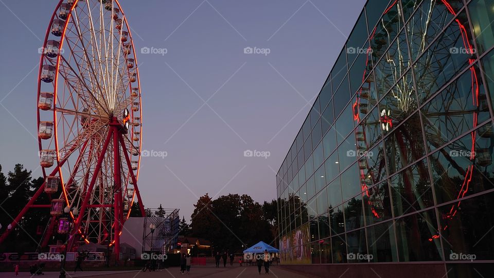 Mirroring, Ferris wheel.