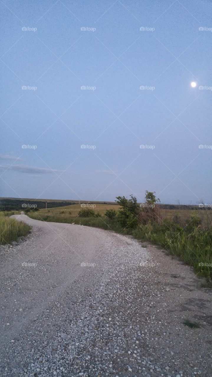 The Road With No Houses on the Hill