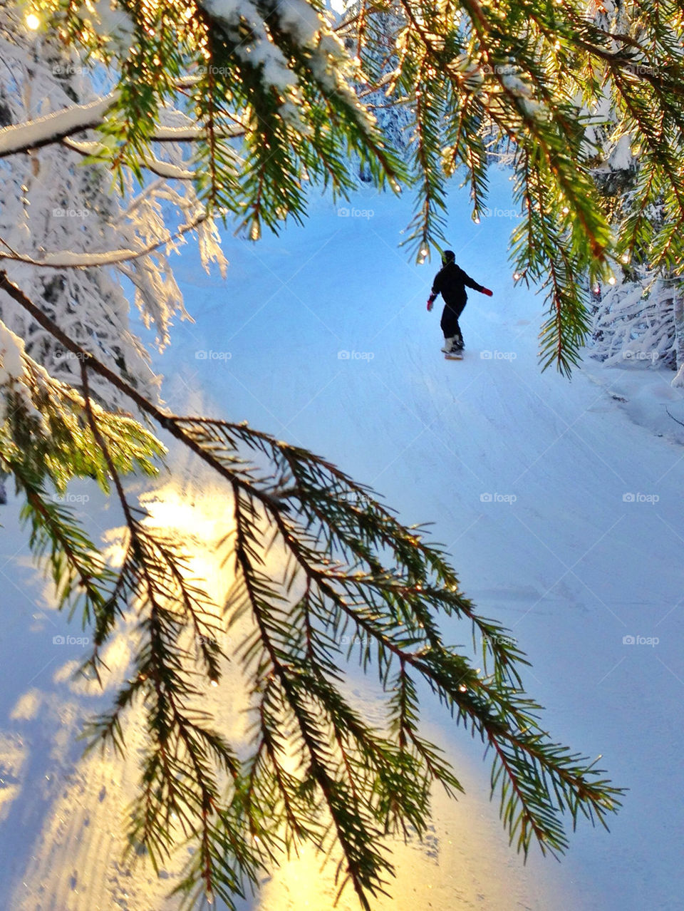 Snowboarding at Middagsberget