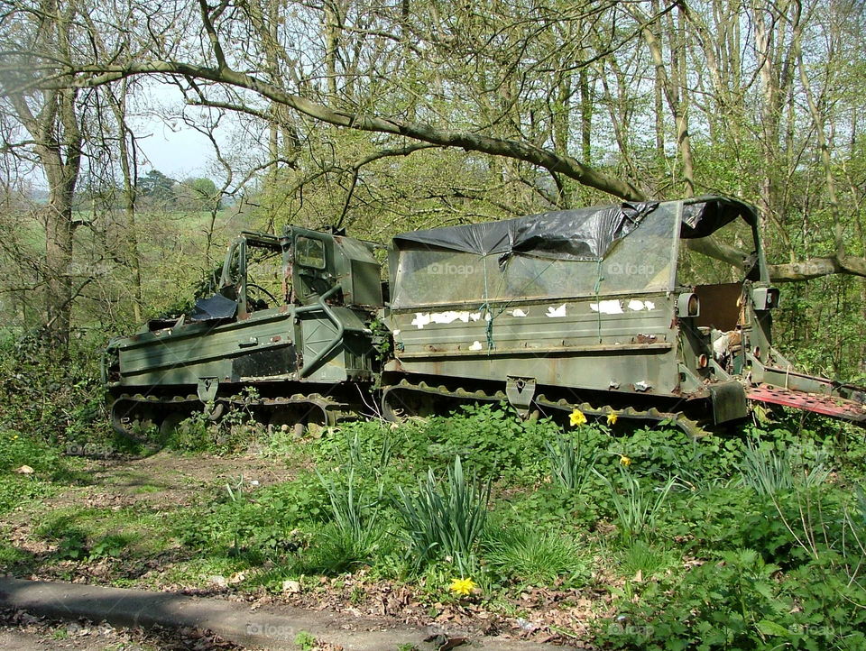 Armoured vehicle 