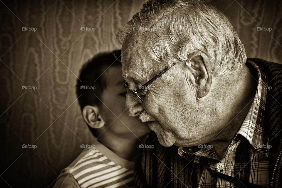 The secret keeper. Thitiwin whispering at his grand grand father