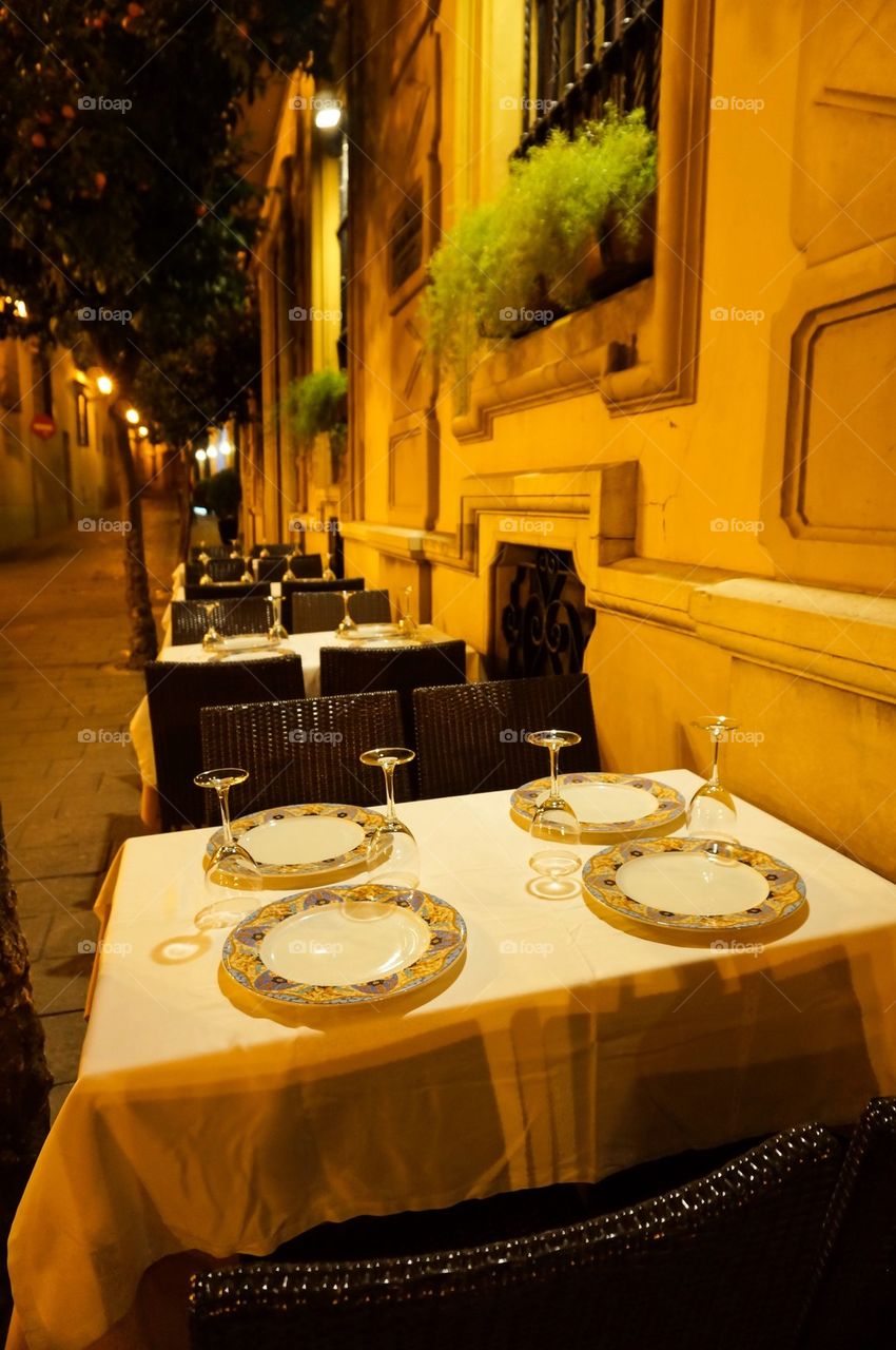 Al fresco dinning in Serville Spain