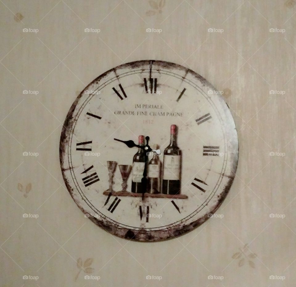 Wall mounted clock