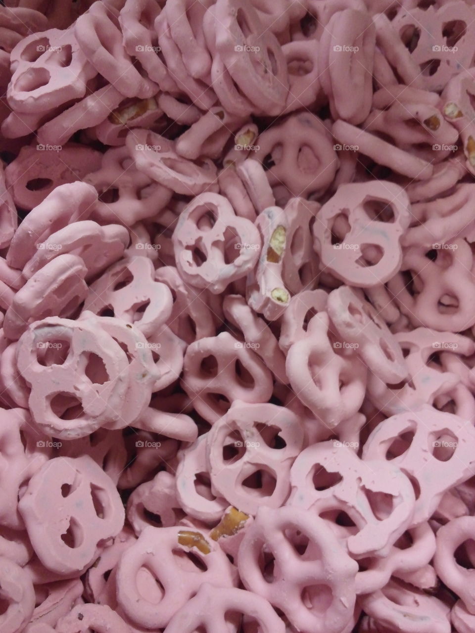 Raspberry yogurt pretzels