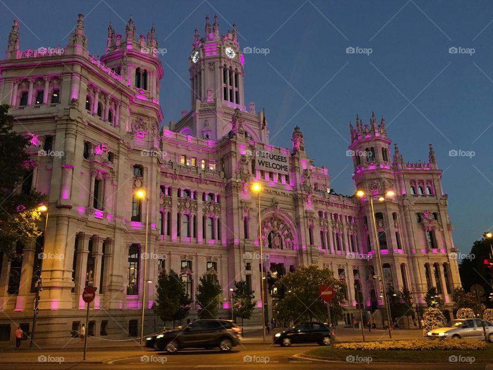The city of Madrid extends its welcome to refugees through a sign at the Palacio de Cibeles, a neo-classical landmark of the city and now the seat of the city council. #Cibeles #Neo-Classical #Madrid