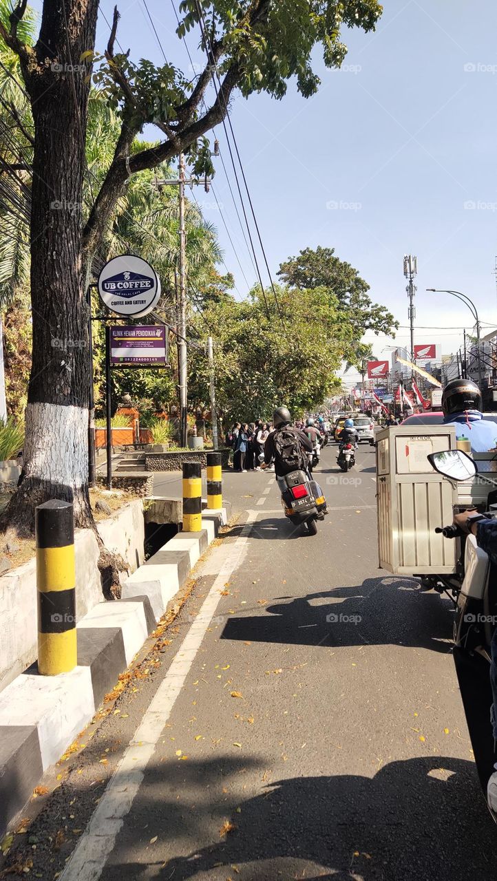 vespa akan belok kiri