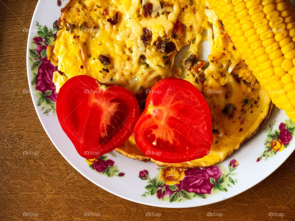 Appetizing tomato, corn and omelet 