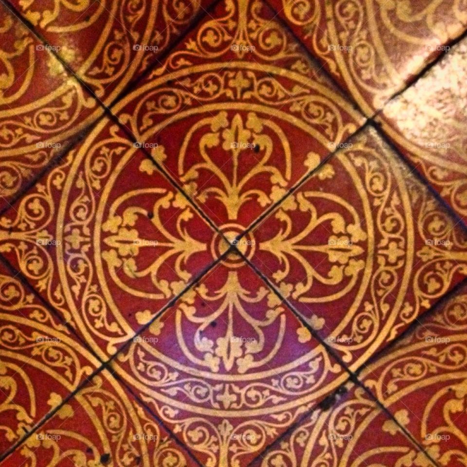 Floor tile
