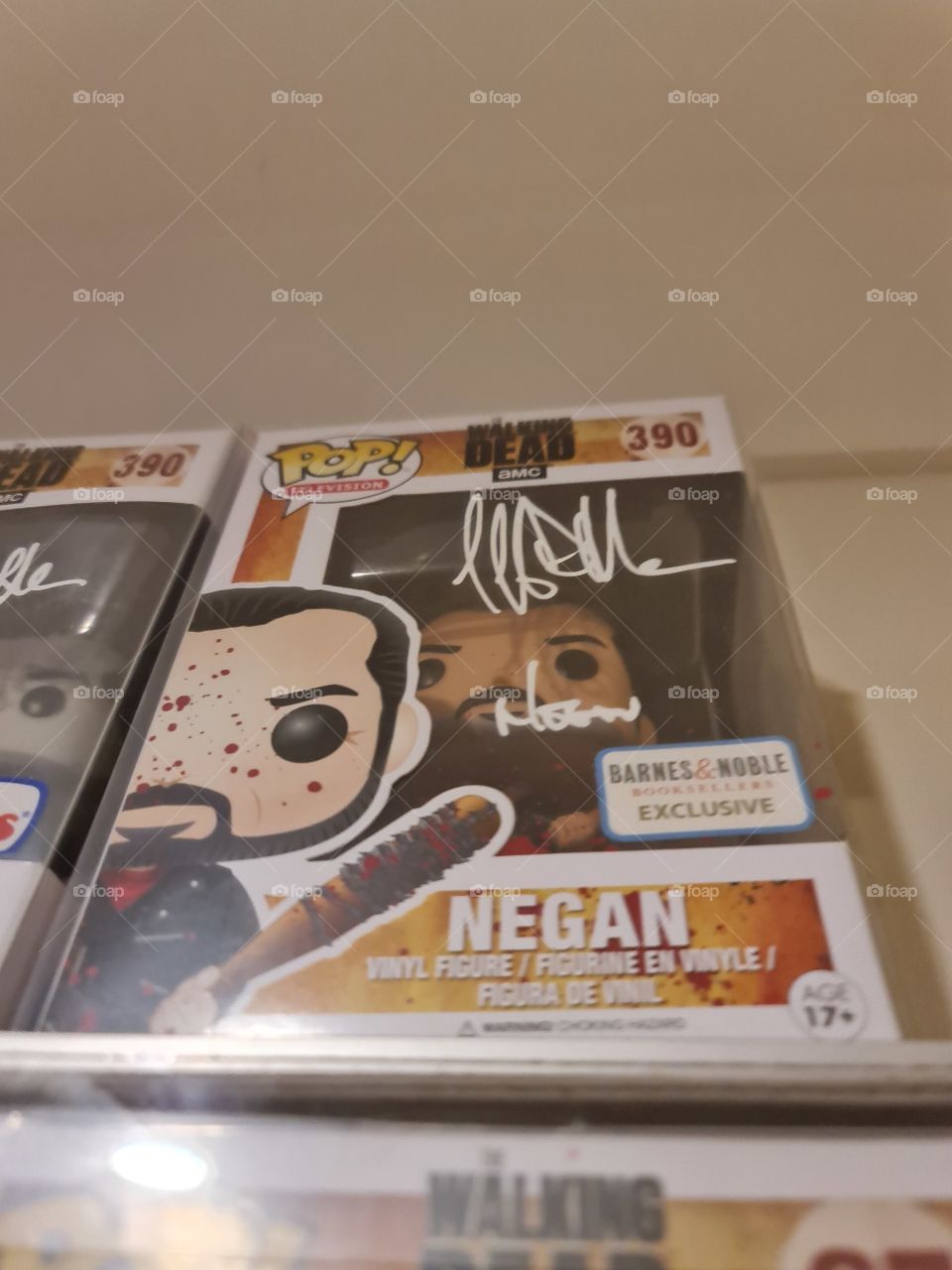 Funko Pop! vinyl - Negan Barnes and Noble exclusive Signed - Jeffrey dean Morgan