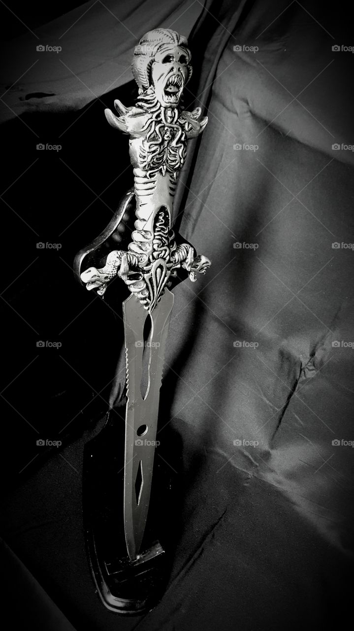 Black and white Medusa Dagger