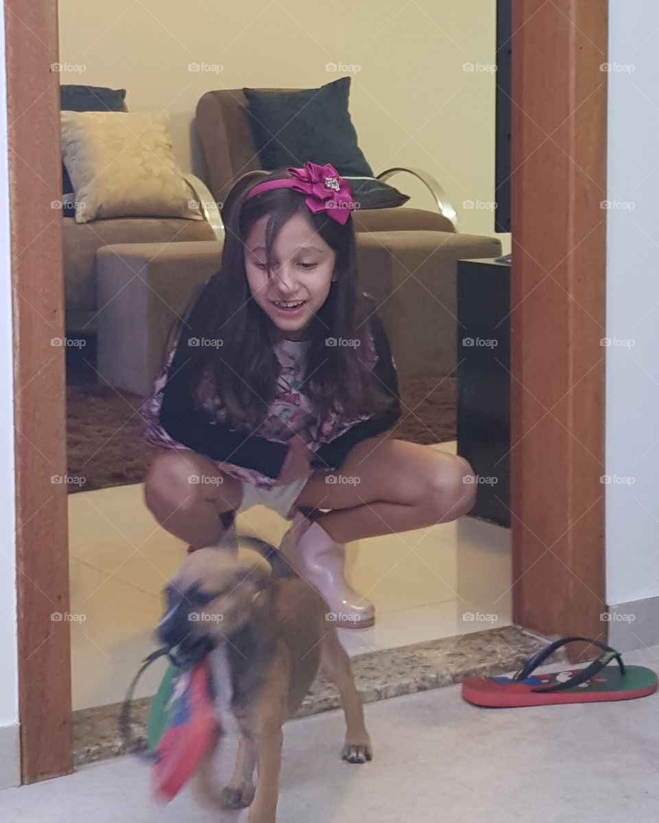 Hey, como back here with this slipper🐶