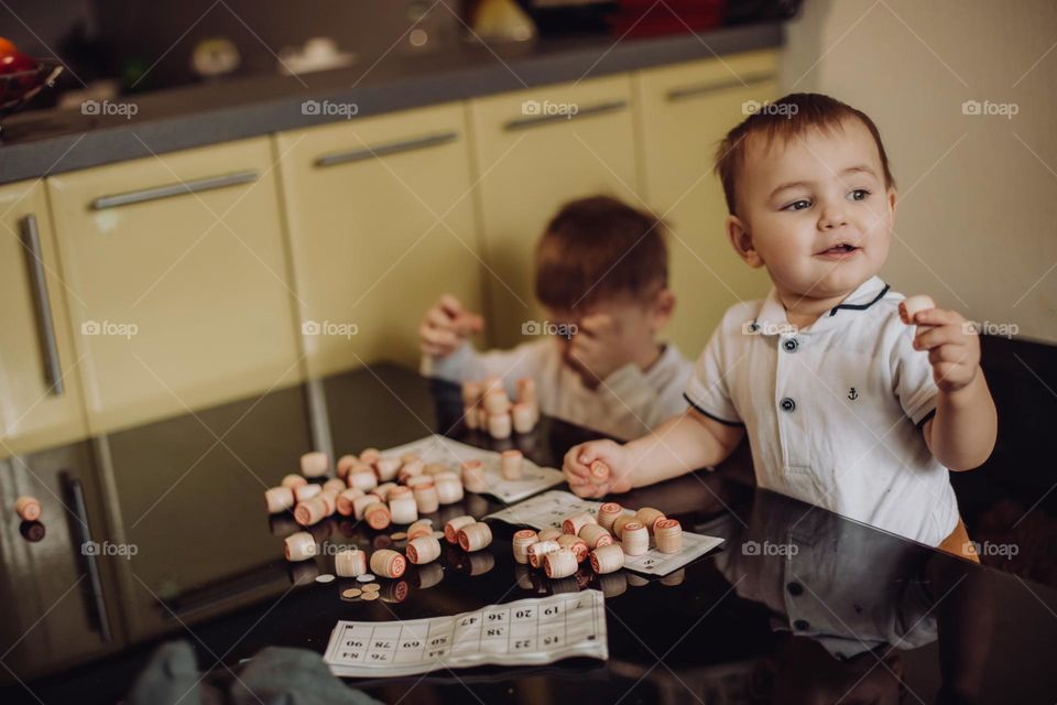 children playing loto