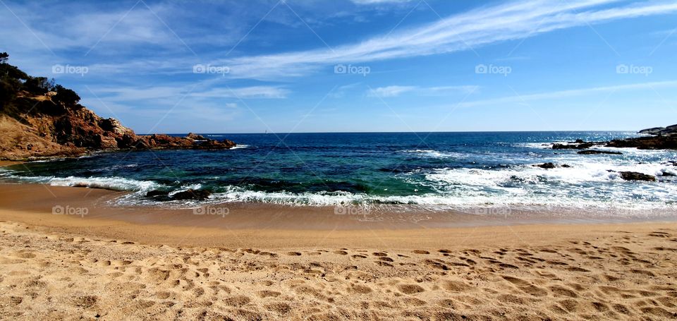 Playa tranquila, paisaje de la Costa Brava.
