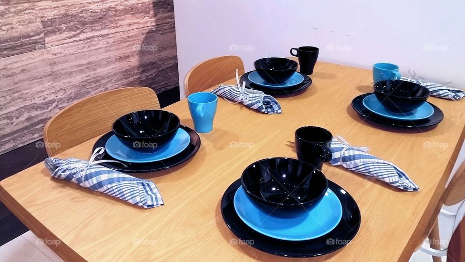 Table setting. blue black color combinations