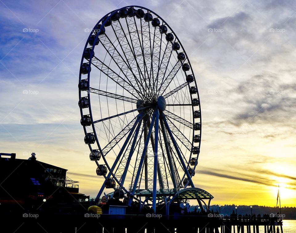 The Seattle Giant Wheel - ferris wheel at sunset 