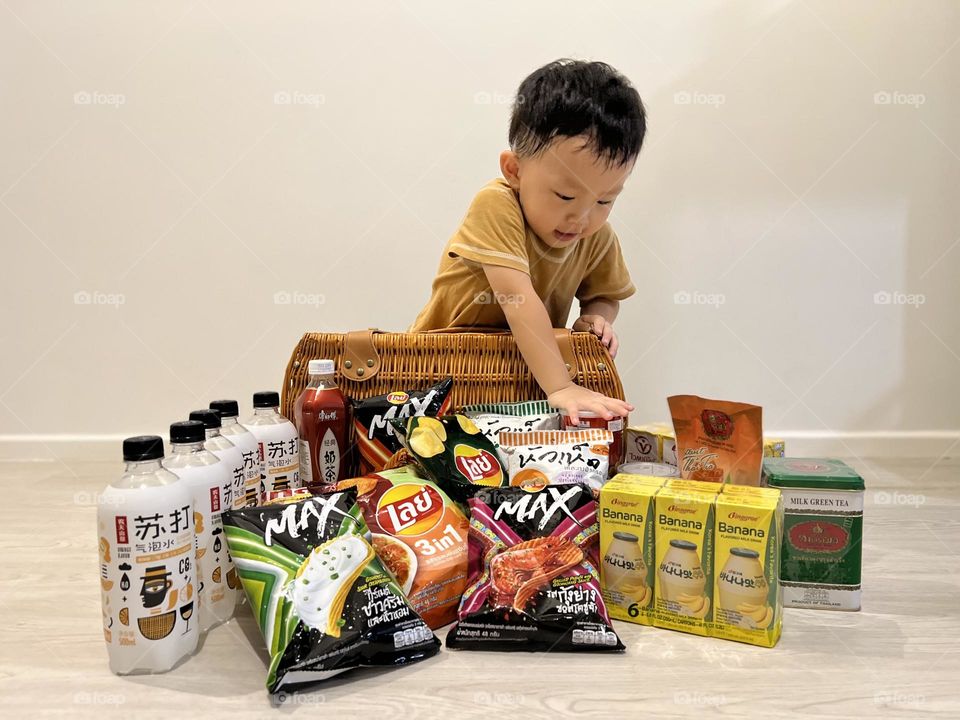 Snacks and titbits from all around the world 