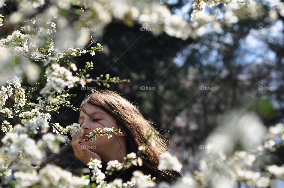 Child enjoy the spring